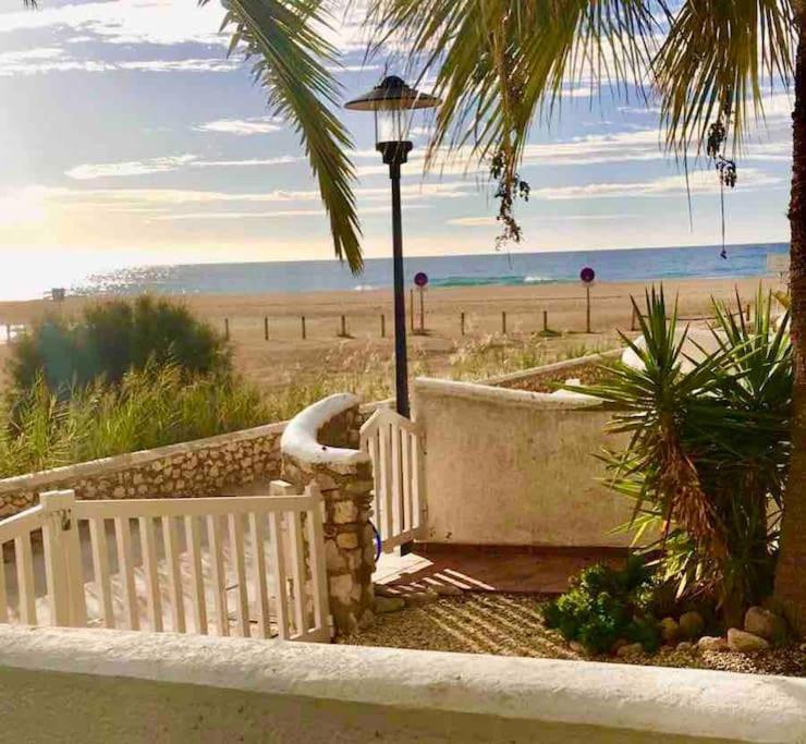 Three Bedroom House By The Sea *