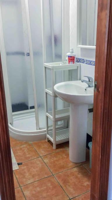 Three Bedroom House By The Sea *